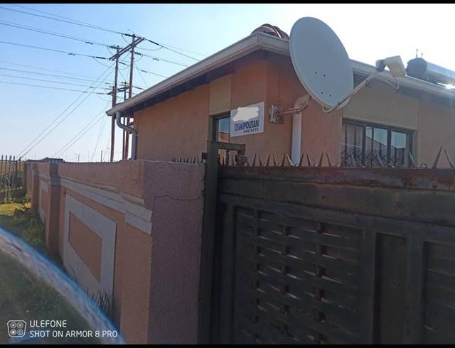 5 BEDROOM HOUSE FOR SALE IN WINDMILL PARK EXT